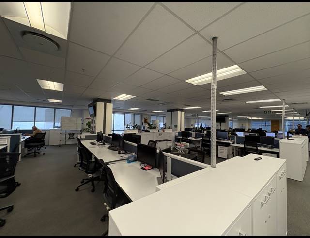 4,055M² OFFICE TO LET IN FORESHORE